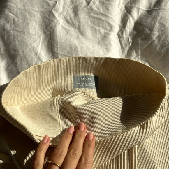 Mango - Cali Athletic set - Size small - both tank and leggings - Picture 4 of 5